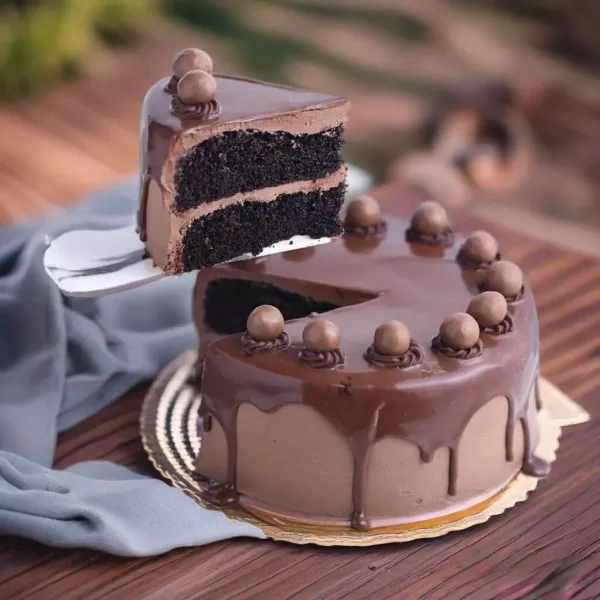 Malteser Cake