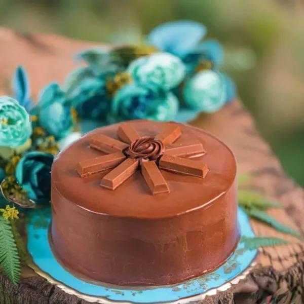 Kit Kat Cake